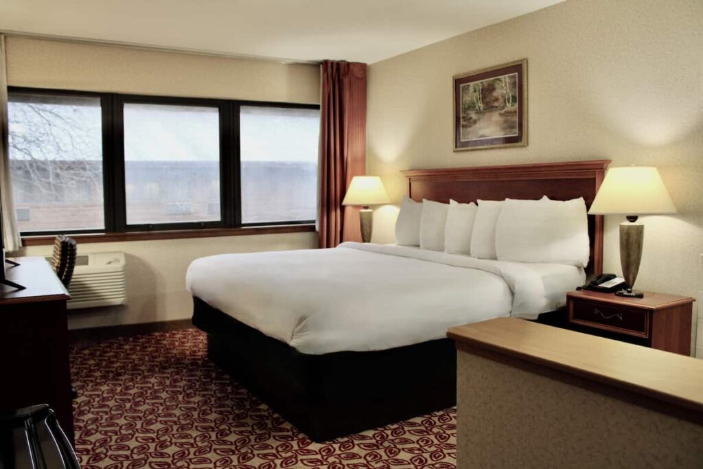 Carlton Lodge Adrian - Image 4