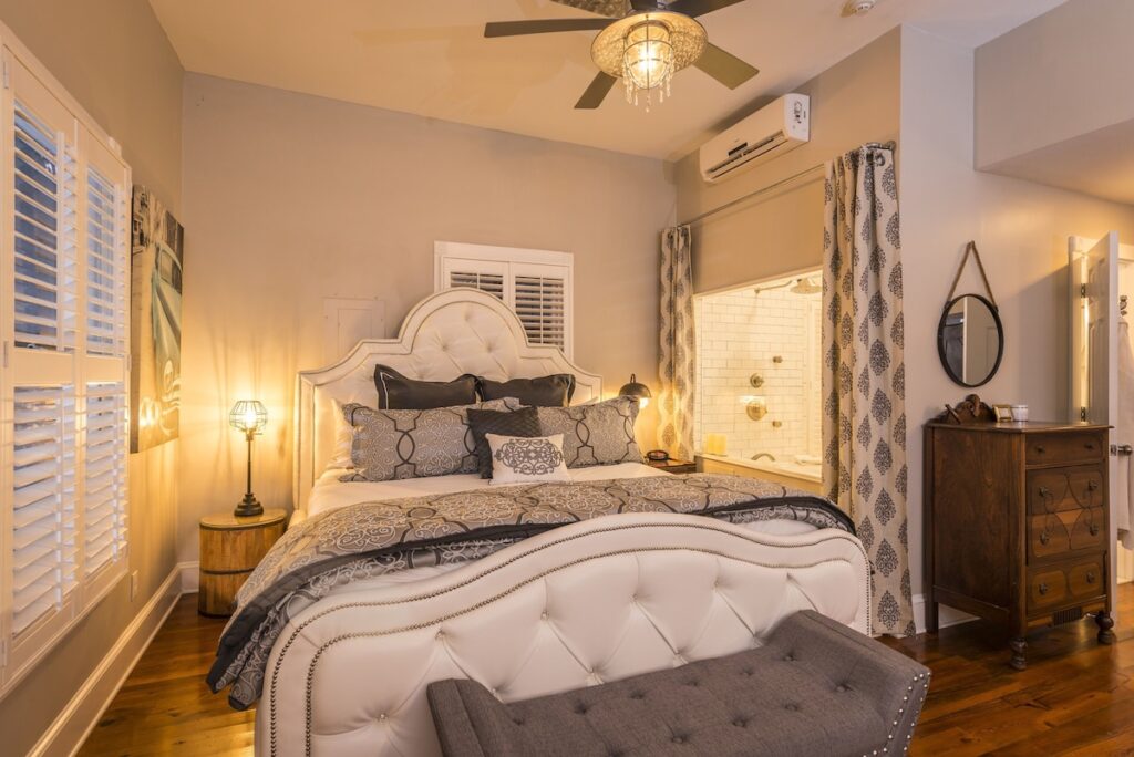 Carriage Way Inn - Image 4