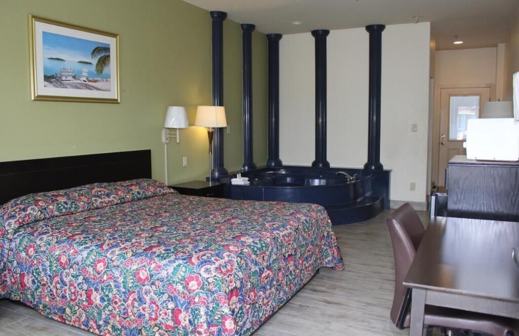 Casa Bella Hotel and Suites - Image 1