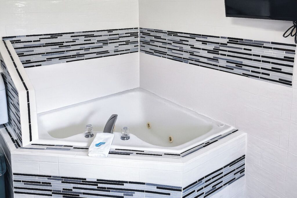 Catalina Airport Motel - Image 1