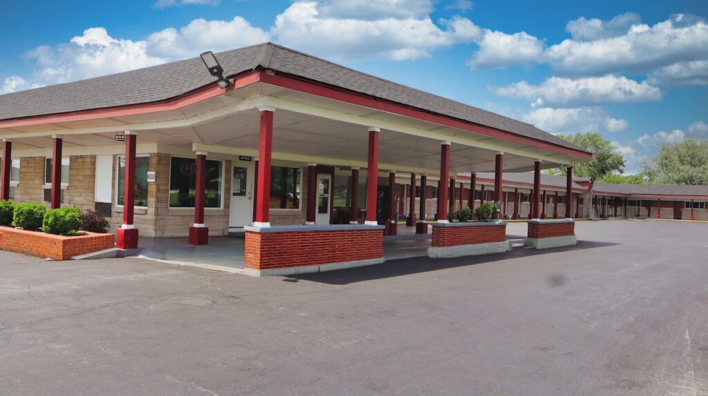 Catalina Airport Motel - Image 4