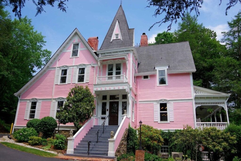 Cedar Crest Inn - Image 5