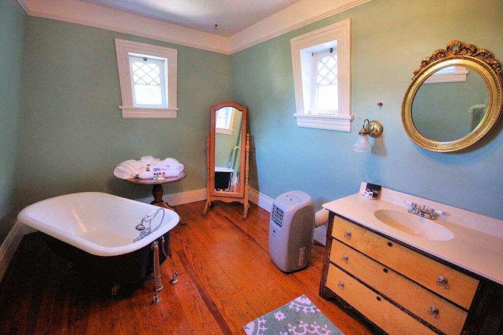 Cedar Crest Inn - Image 2