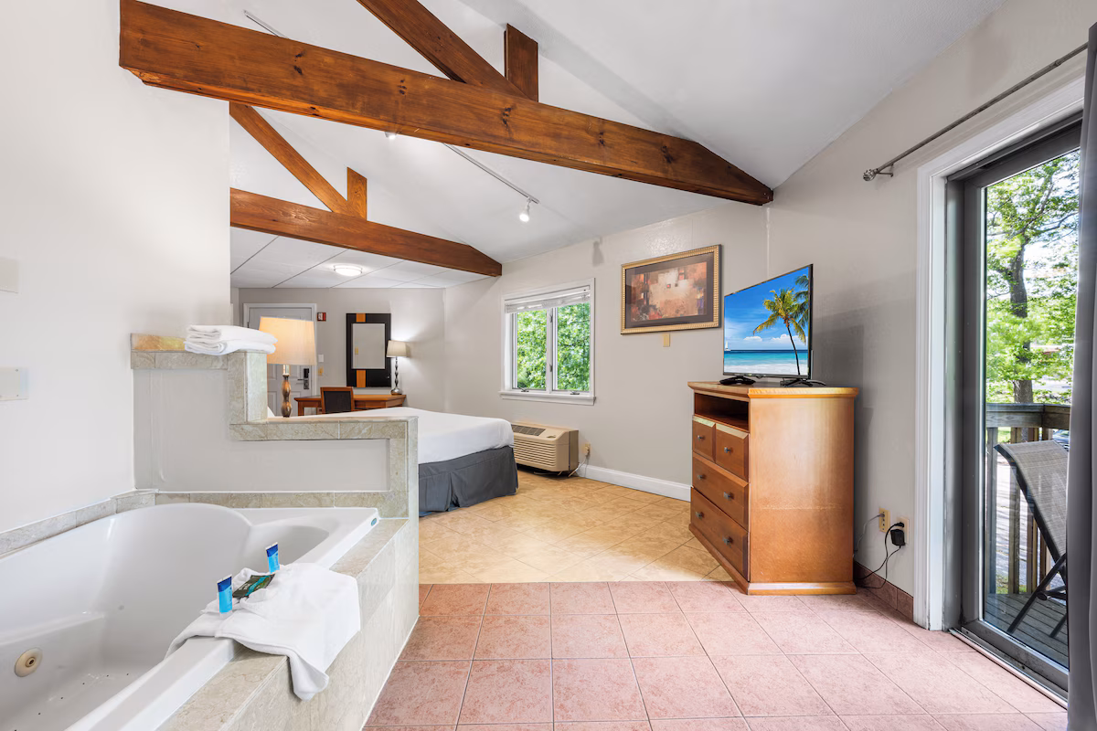 Cedar Park Whirlpool Suites - Image 4