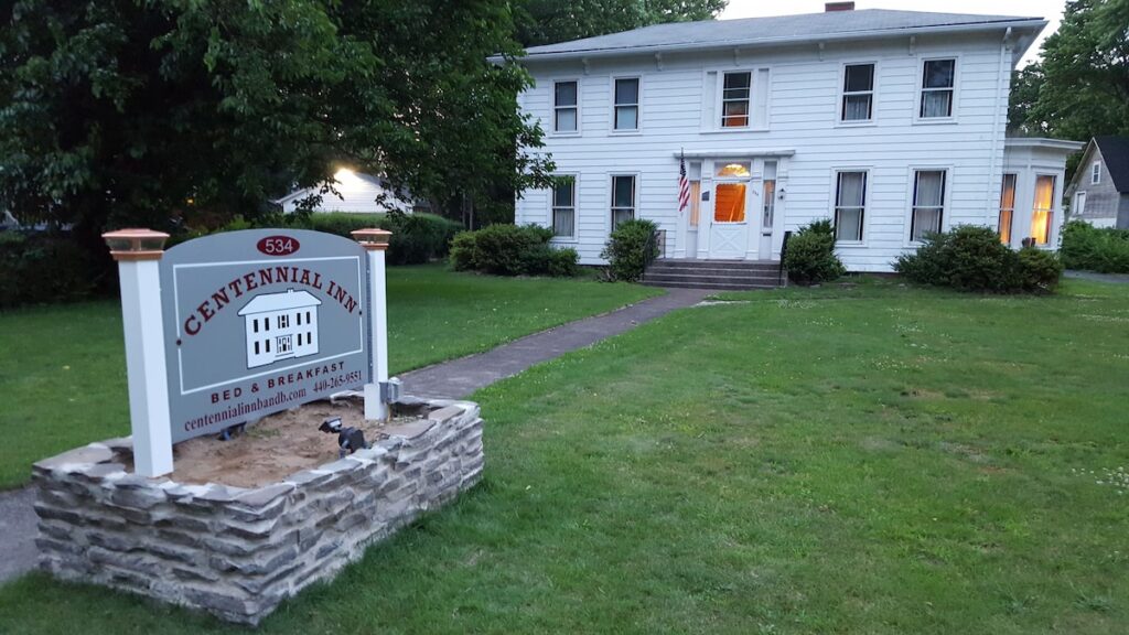 Centennial Inn Bed & Breakfast - Image 3