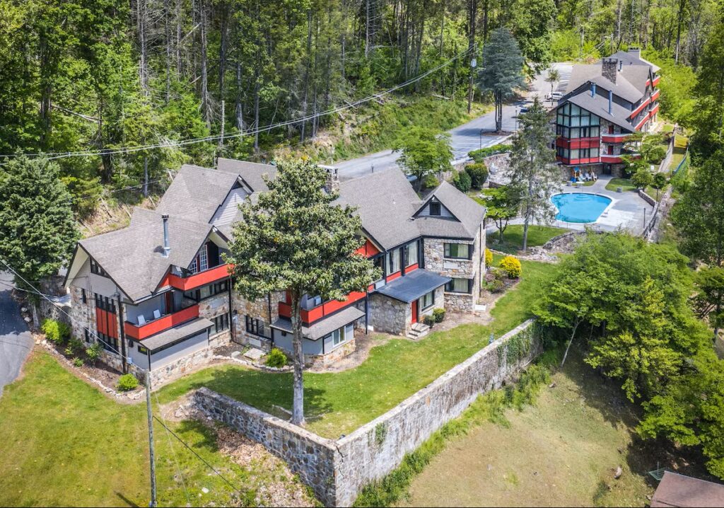 Chalet Inn - Image 2