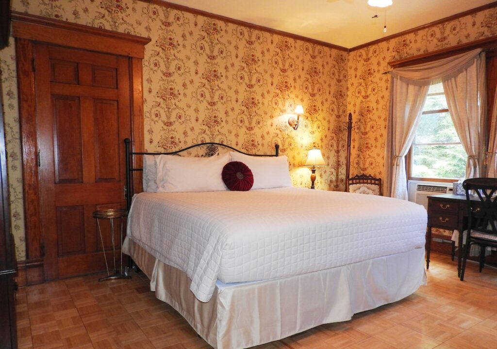 Champaign Garden Inn - Image 3