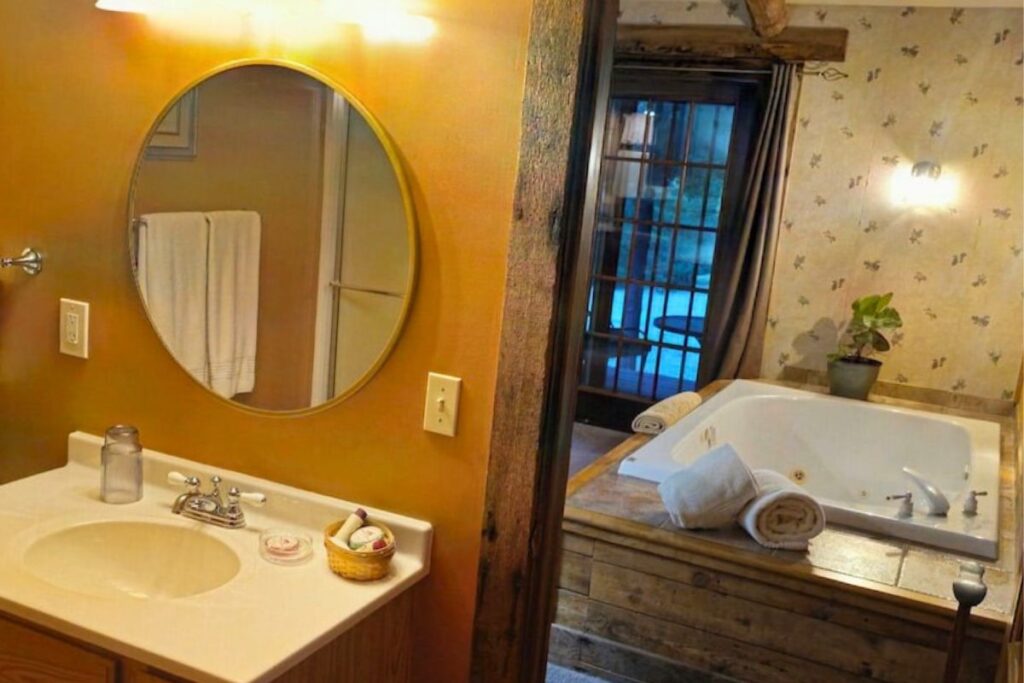 Chanticleer Cabins - Image 4