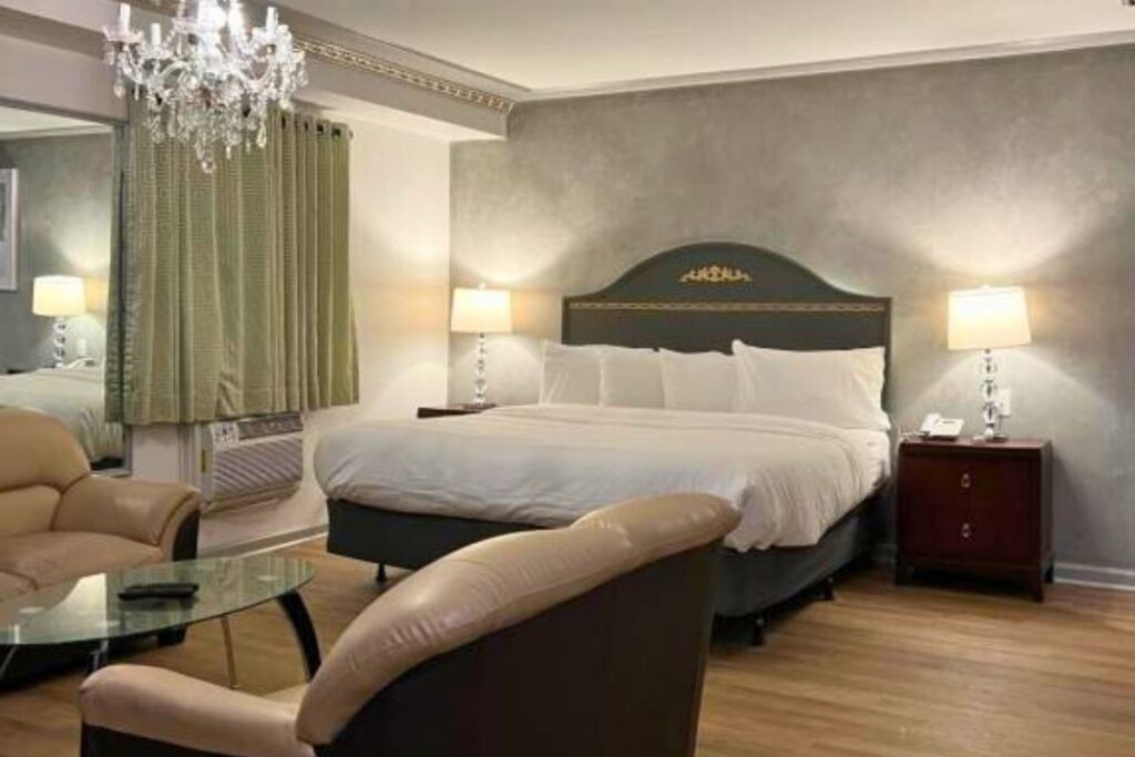 Chateau Suites - Image 3