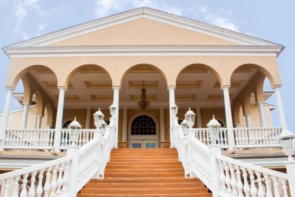 Chateau Suites - Image 4