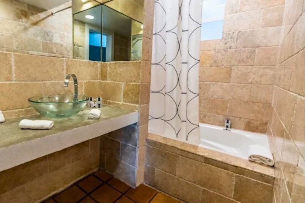 Chesterfield Hotel & Suites