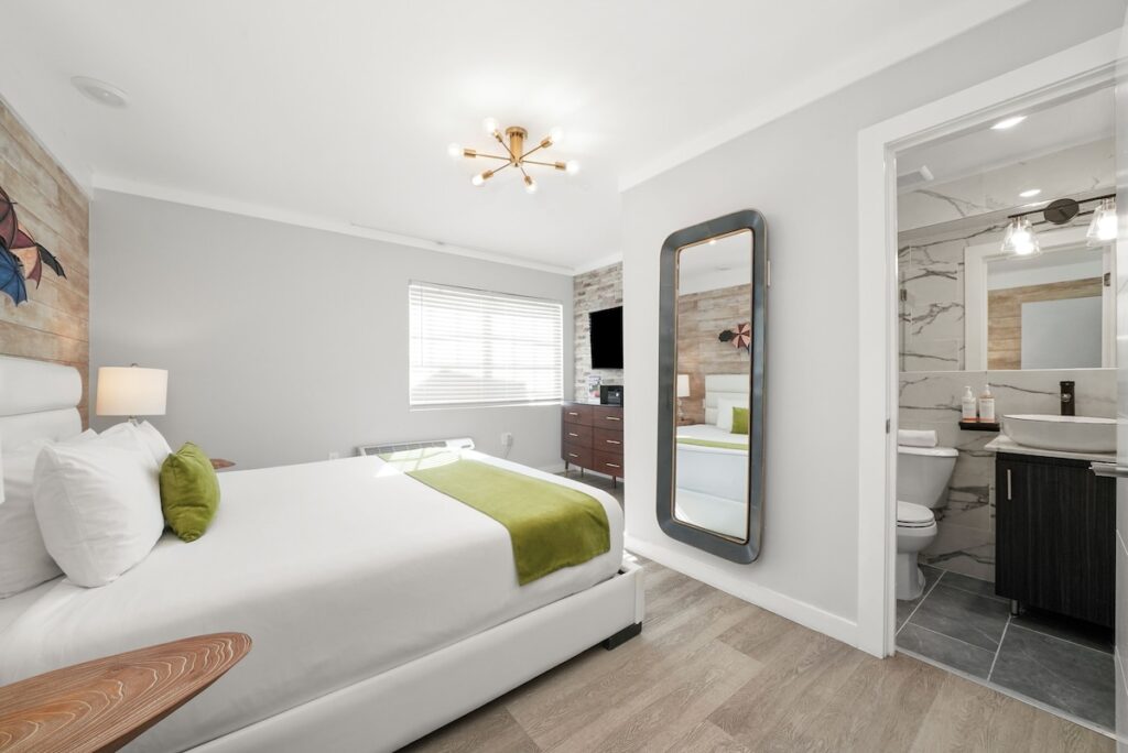 Chesterfield Hotel & Suites - Image 3