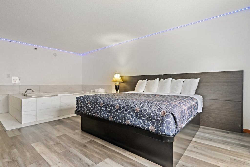 Chicago Club Inn & Suites - Image 3