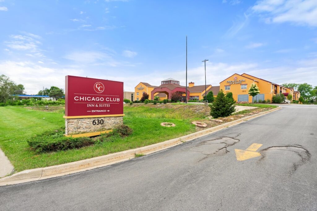 Chicago Club Inn & Suites - Image 2