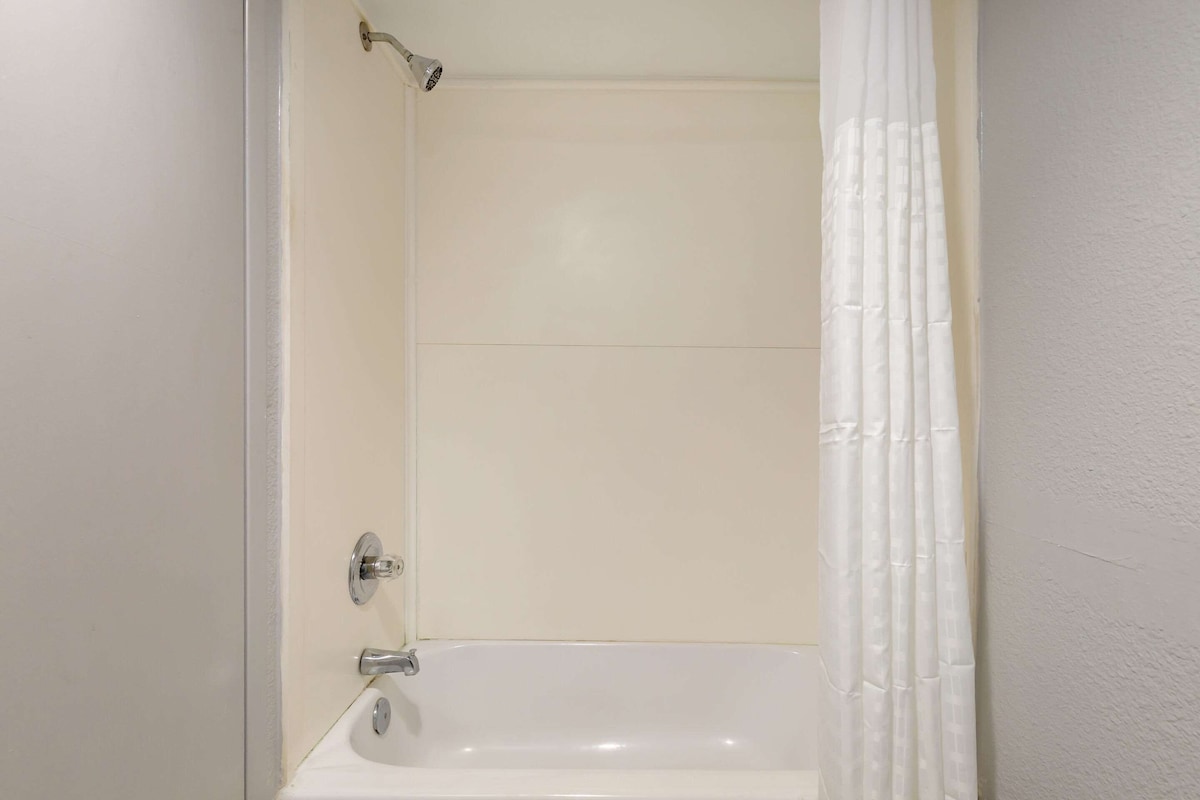 Clarion Hotel Suites BWI Airport North