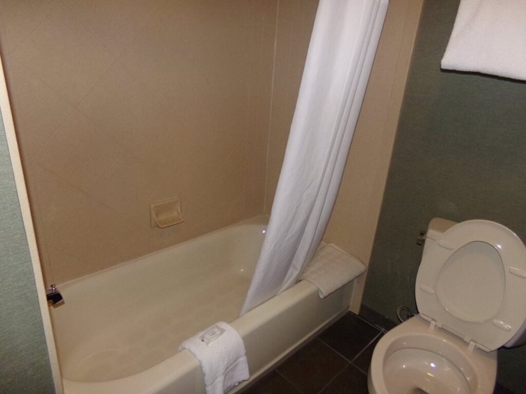 Clarion Inn & Suites at the Outlets of Lake George