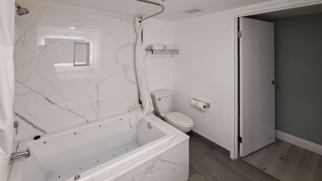 Clarion Pointe El Cajon San Diego East - Image 2