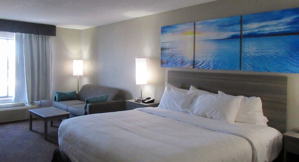 Clarion Pointe Evansville North - Image 2