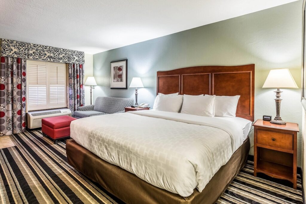 Clarion Pointe Huntsville Research Park - Image 3