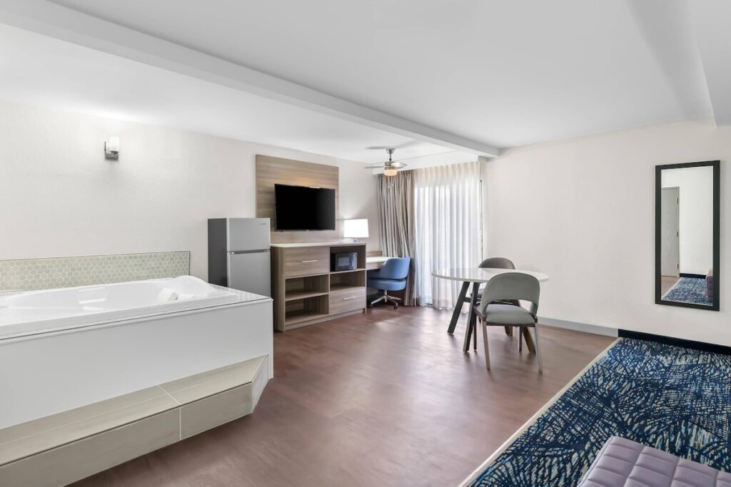 Clarion Pointe - Image 2