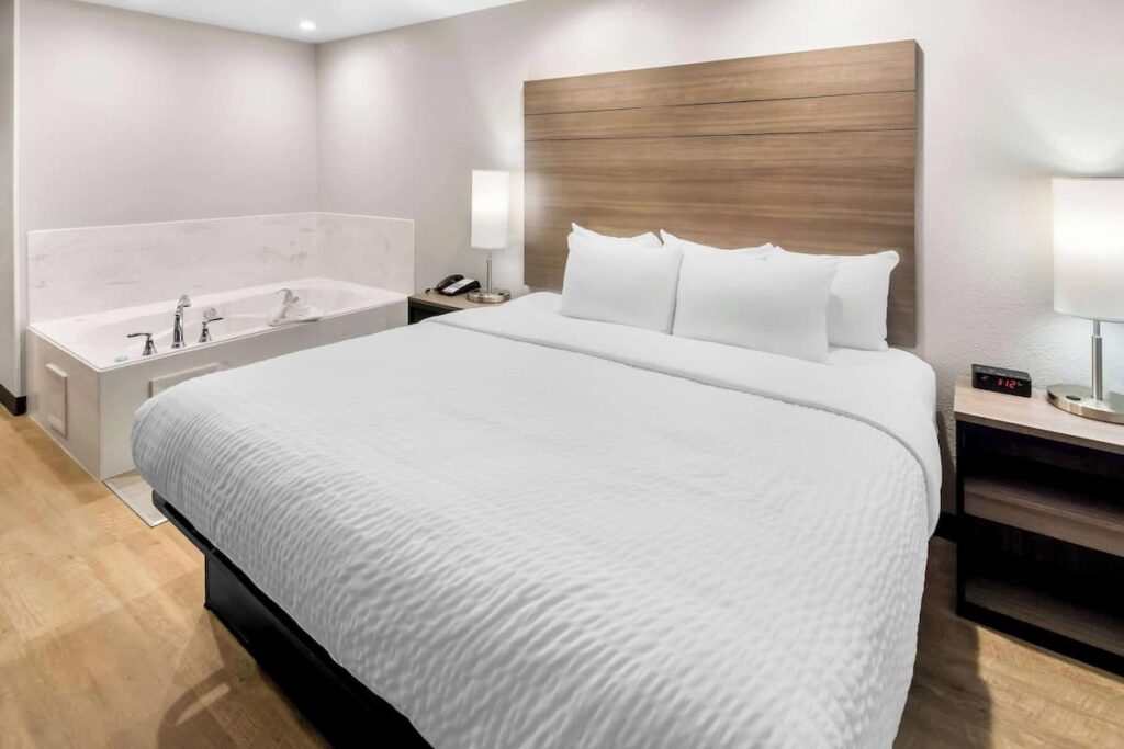 Clarion Pointe - Image 4