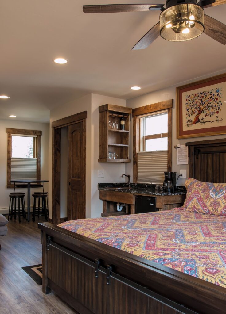 Clear Creek Inn - Image 3