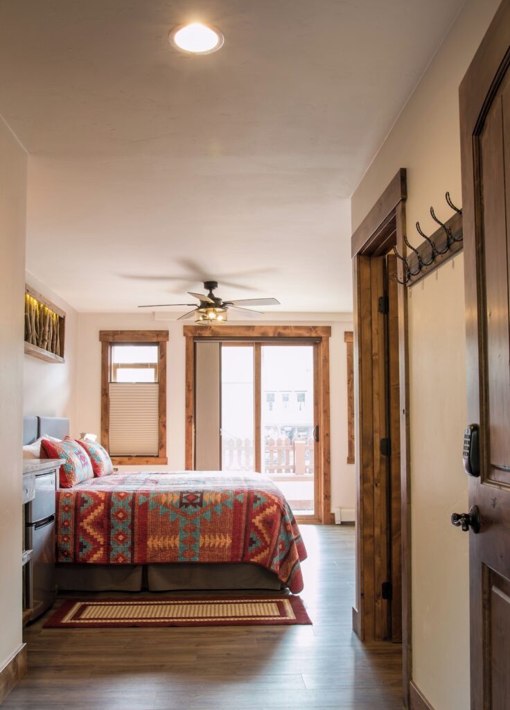 Clear Creek Inn - Image 4