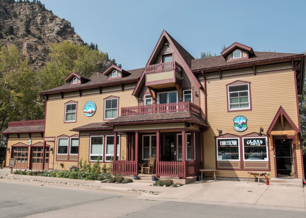 Clear Creek Inn - Image 2