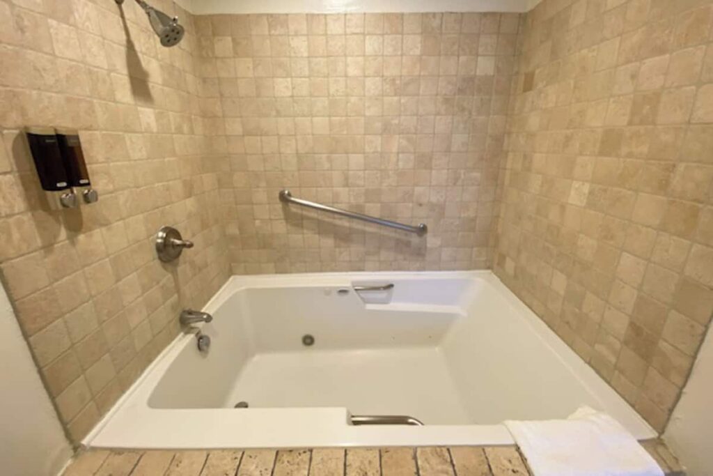 Cliff House Inn On The Ocean - Image 1