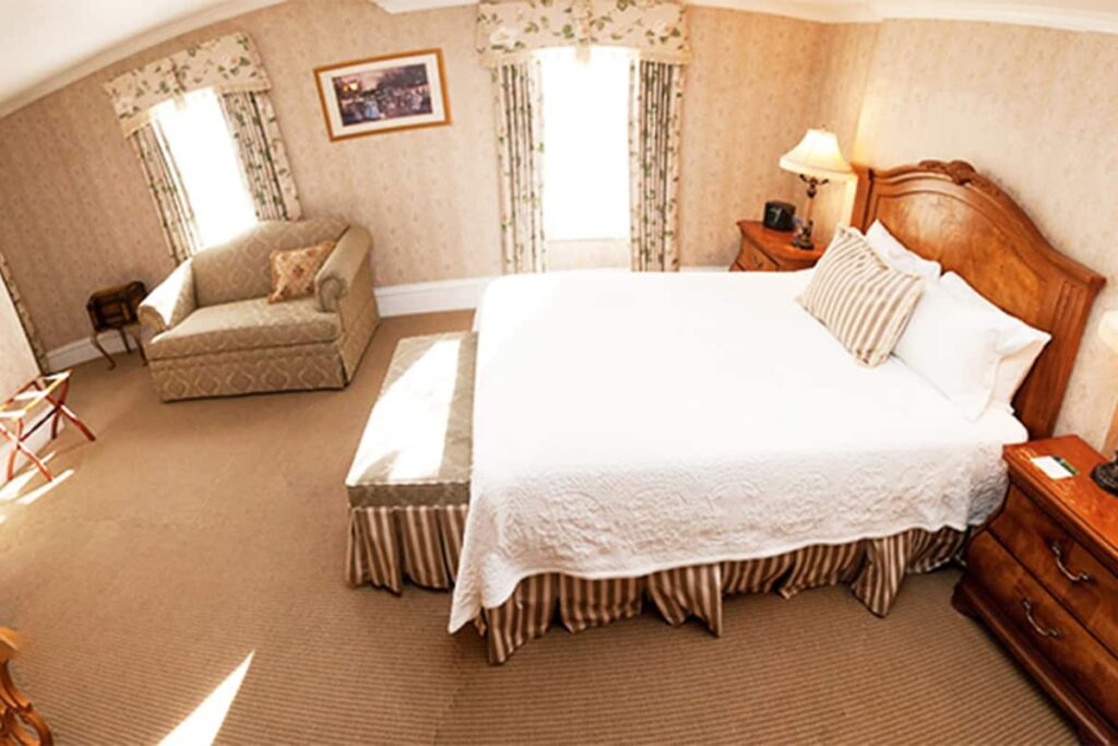 Cliff House at Pikes Peak - Image 4