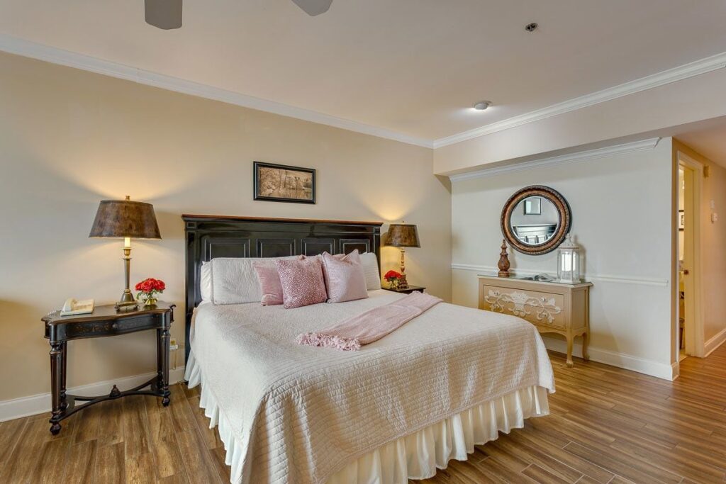 Club Continental - Image 3