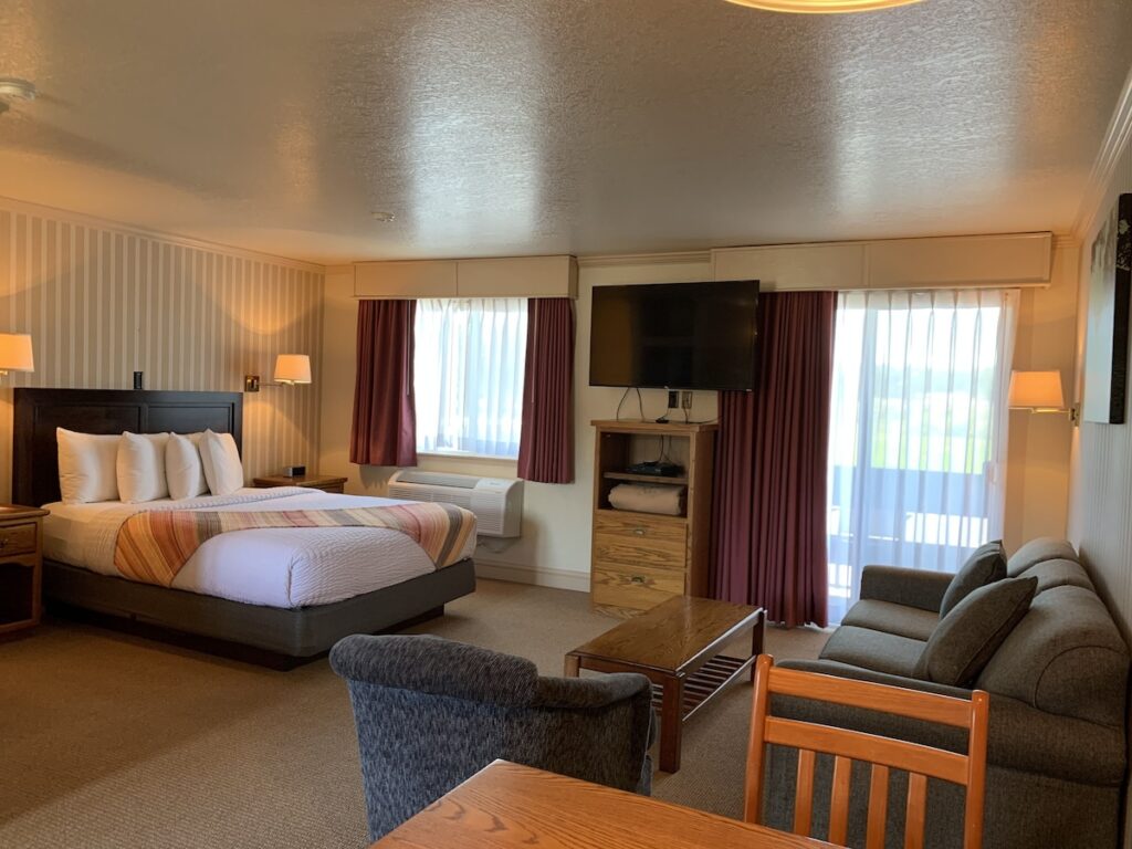 Coachman Inn & Suites - Image 3