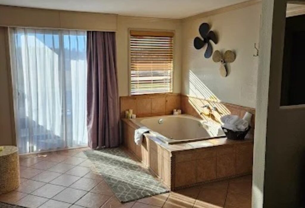 Coachman Inn & Suites - Image 2