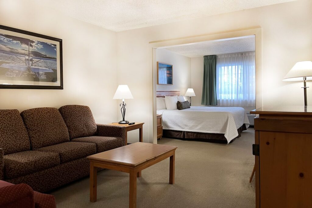 Coast Inn at Lake Hood - Image 4