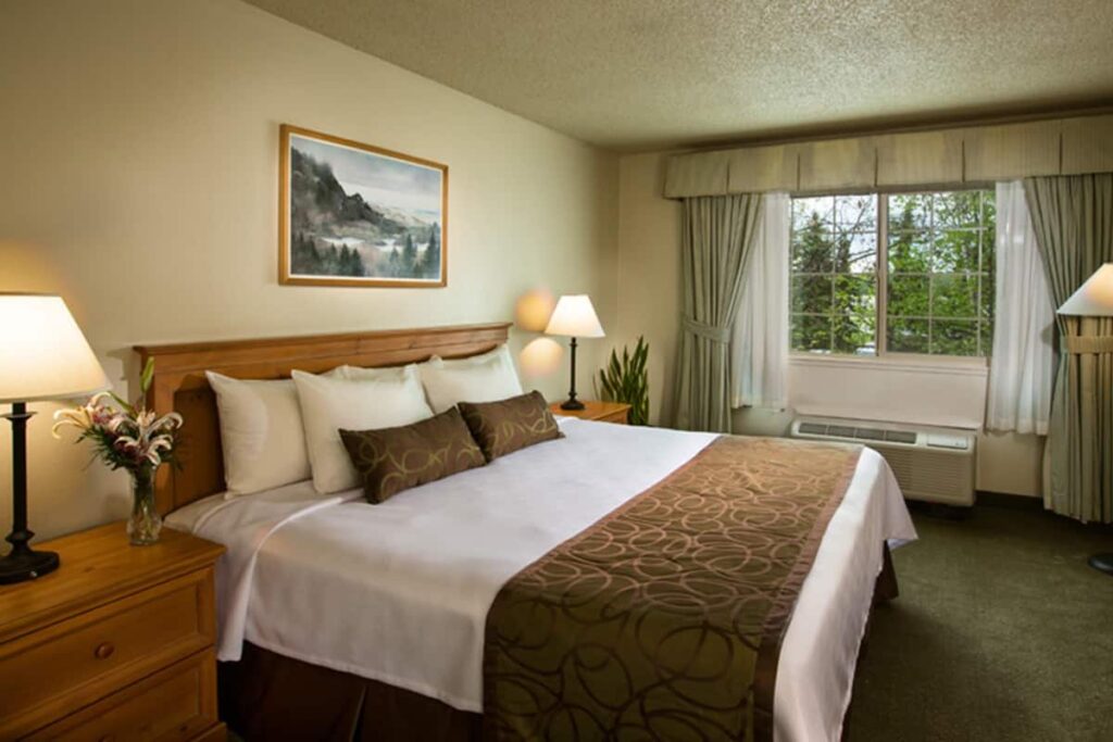 Coast Inn at Lake Hood - Image 3