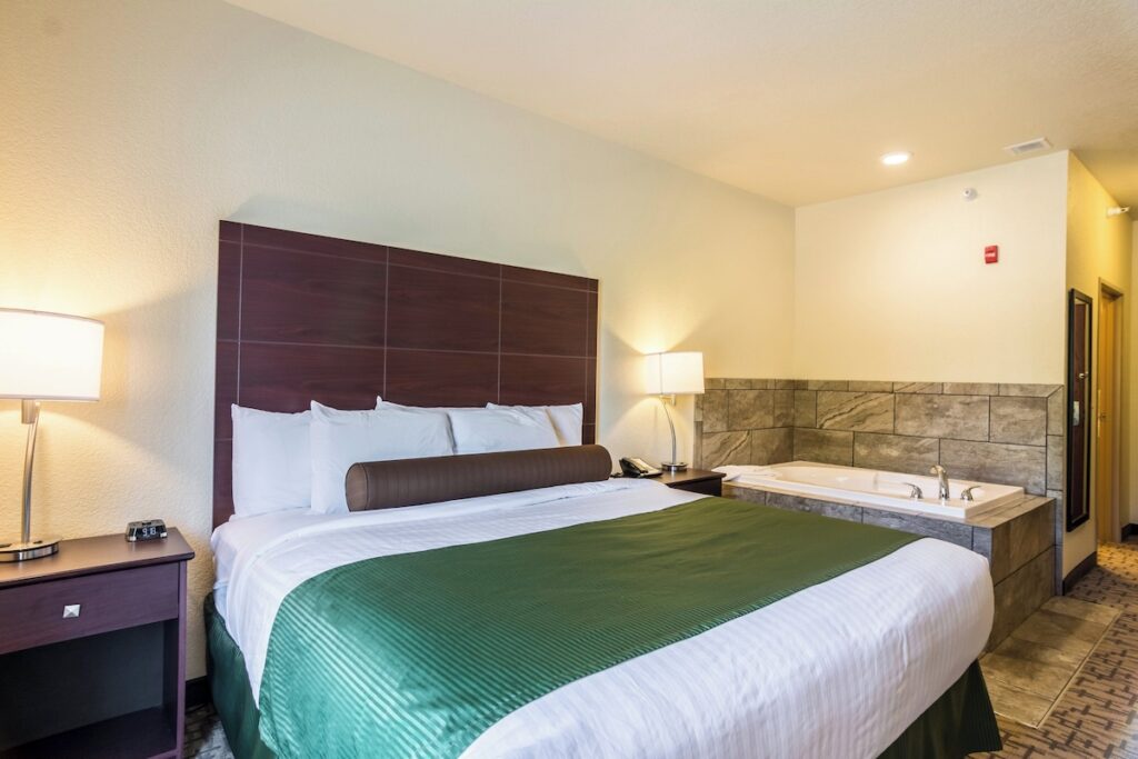 Cobblestone Hotel & Suites – Erie