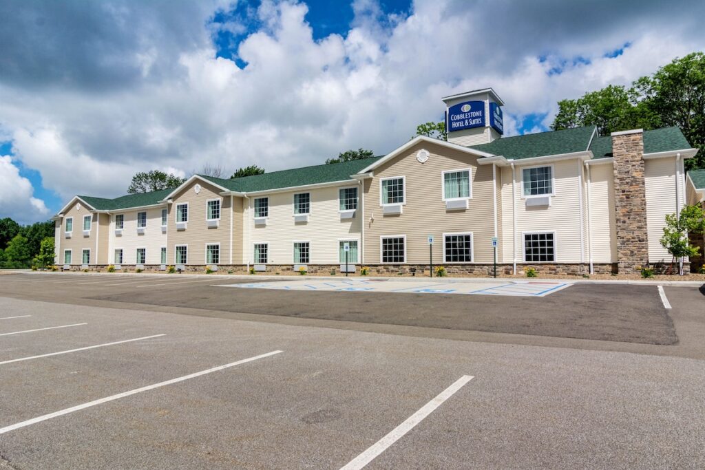 Cobblestone Hotel & Suites – Harborcreek - Image 3