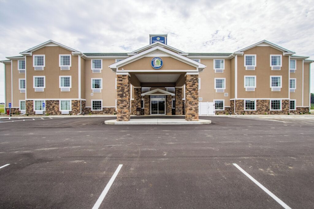 Cobblestone Hotel & Suites – Orrville - Image 2