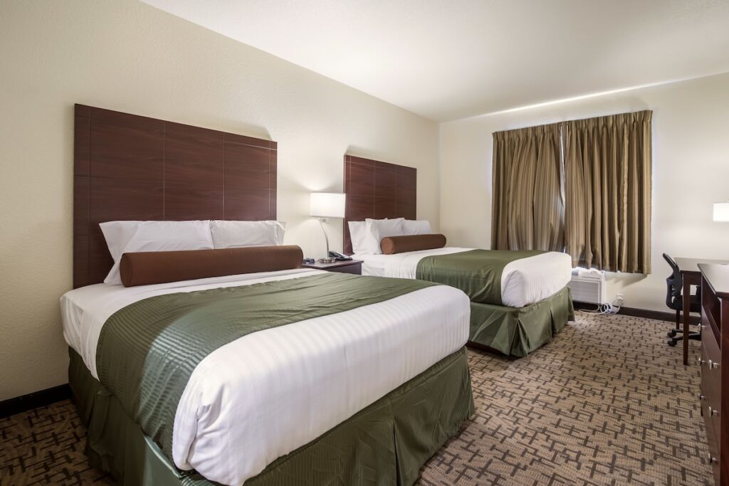 Cobblestone Hotel & Suites – Victor - Image 3