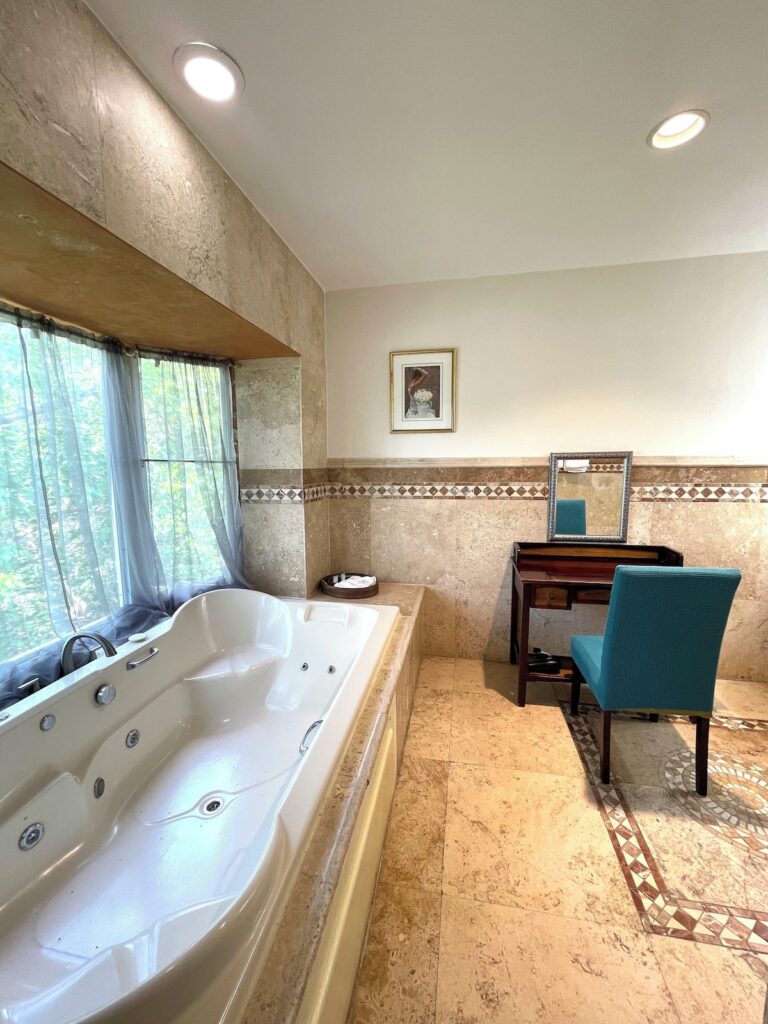 Coconut Cove Resort and Marina - Image 2