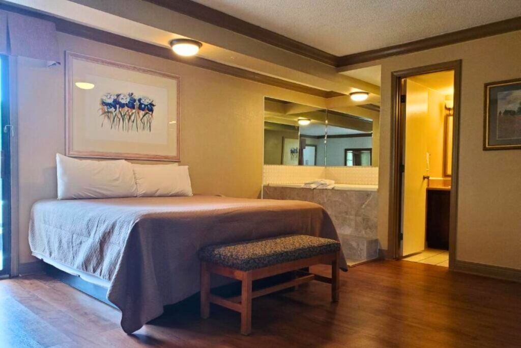 Colonial House Motel - Image 3