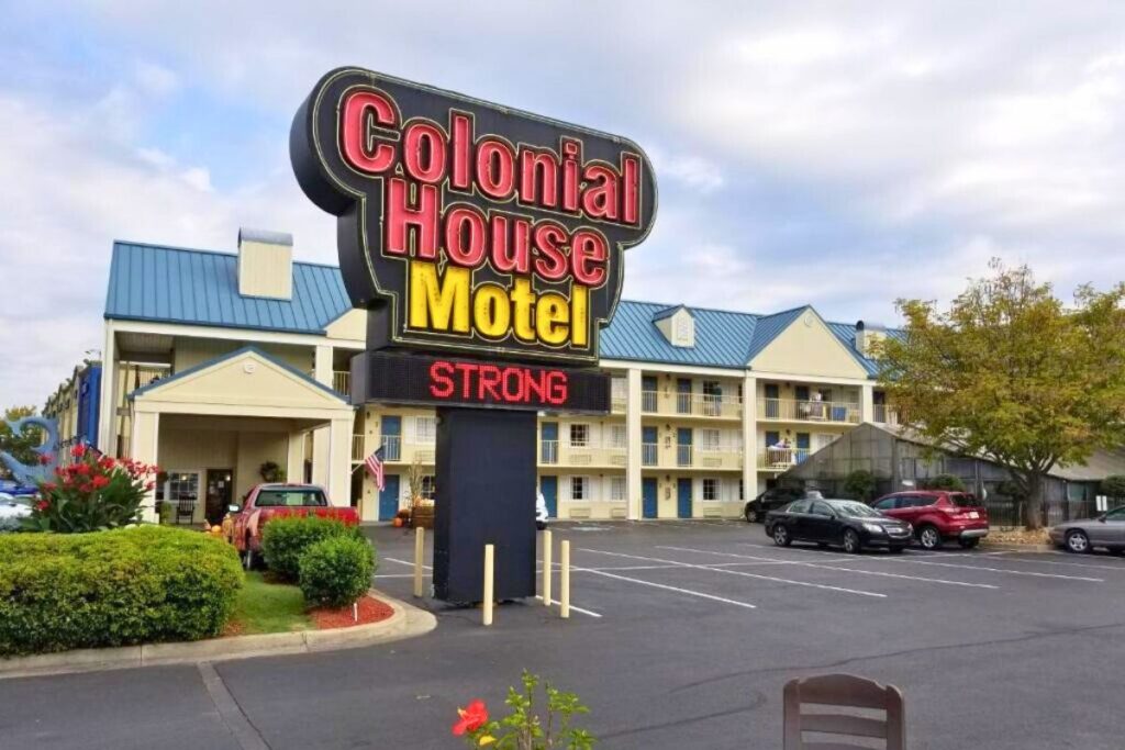 Colonial House Motel - Image 4