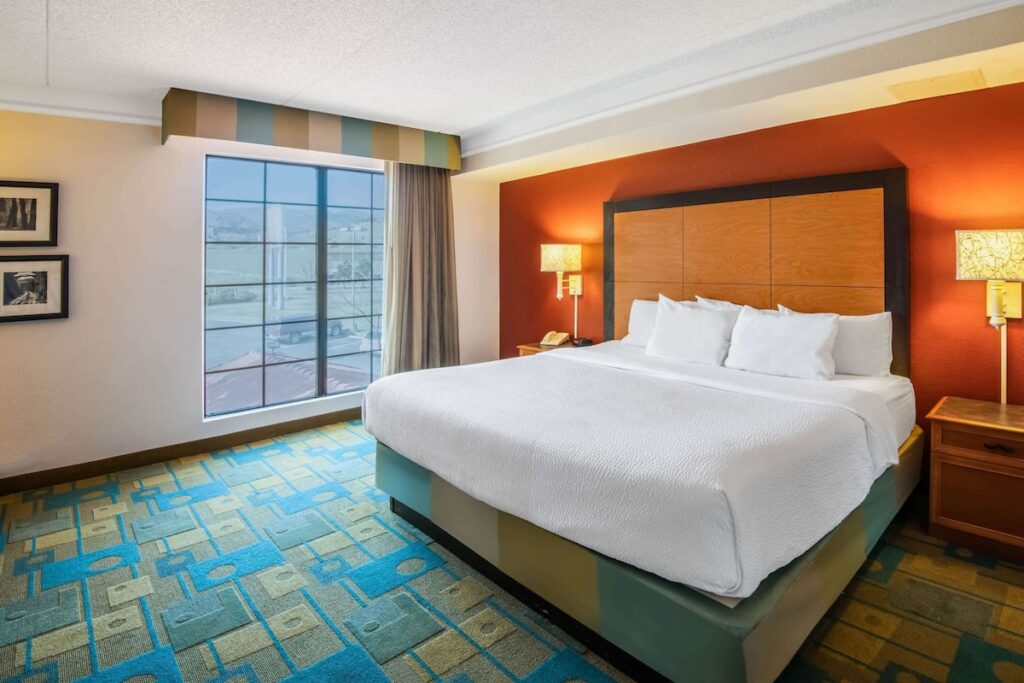 La Quinta Inn by Wyndham Colorado Springs Garden of the Gods - Image 1