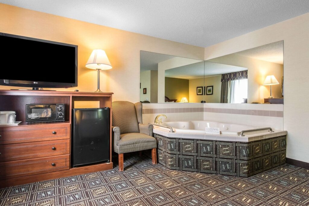 Comfort Inn - Image 2