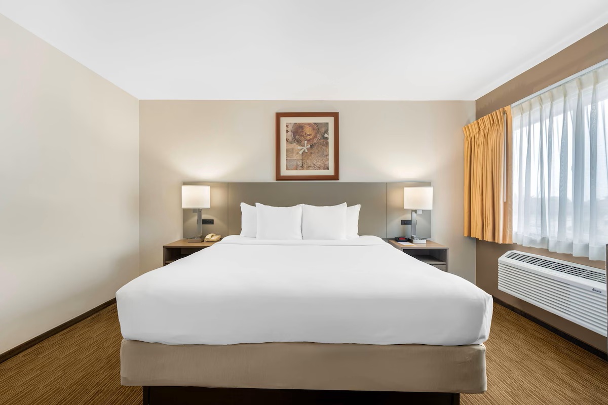 Comfort Inn Cockatoo near LAX Airport jetted tub