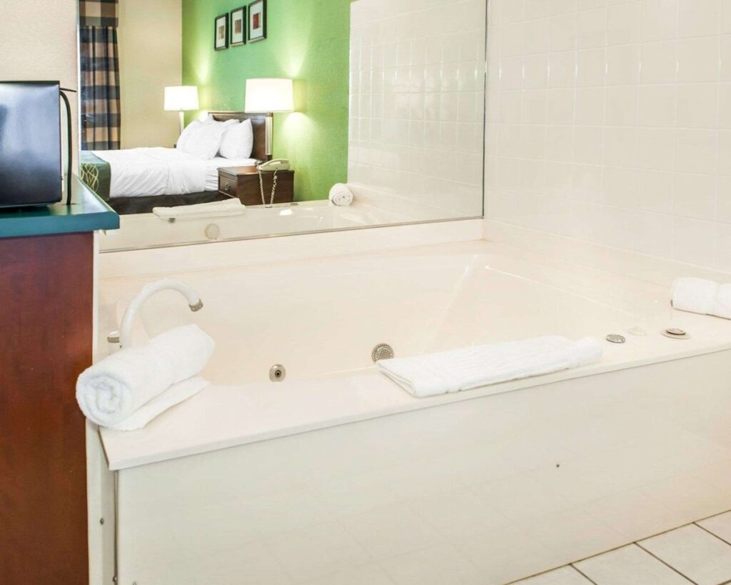 Comfort Inn Goshen - Image 1