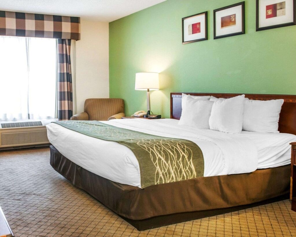 Comfort Inn Goshen - Image 4