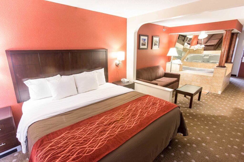 Comfort Inn Pittsburgh - Image 1