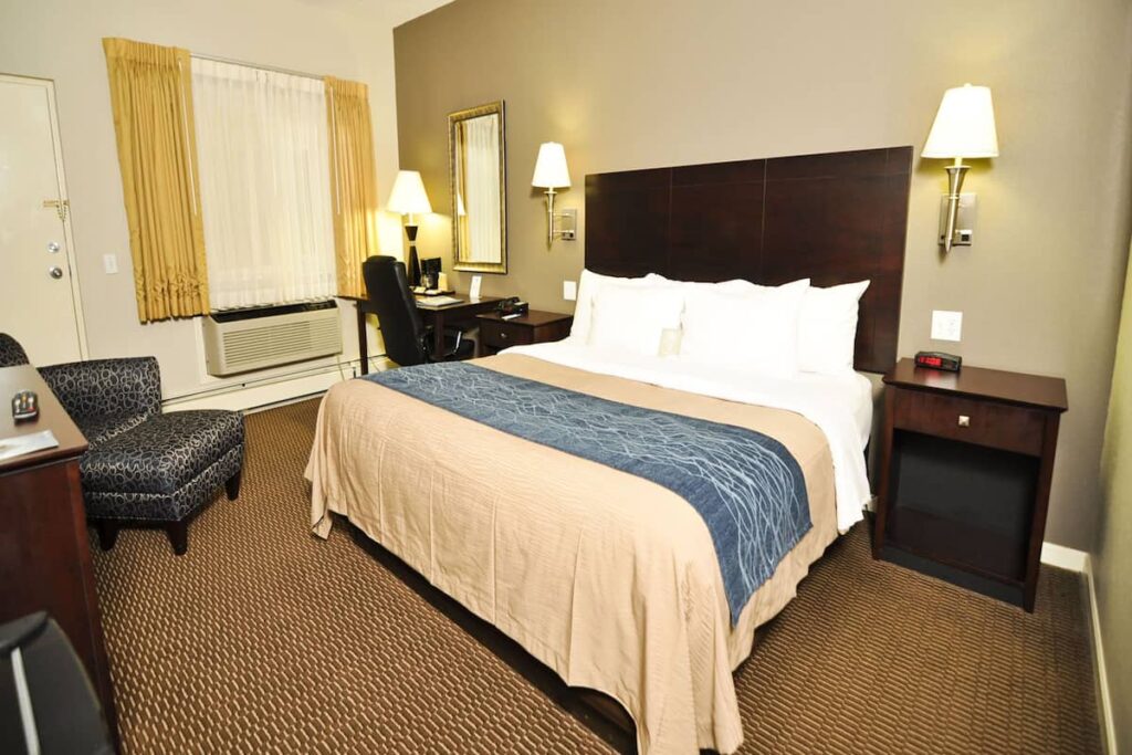 Comfort Inn Sandusky - Image 4