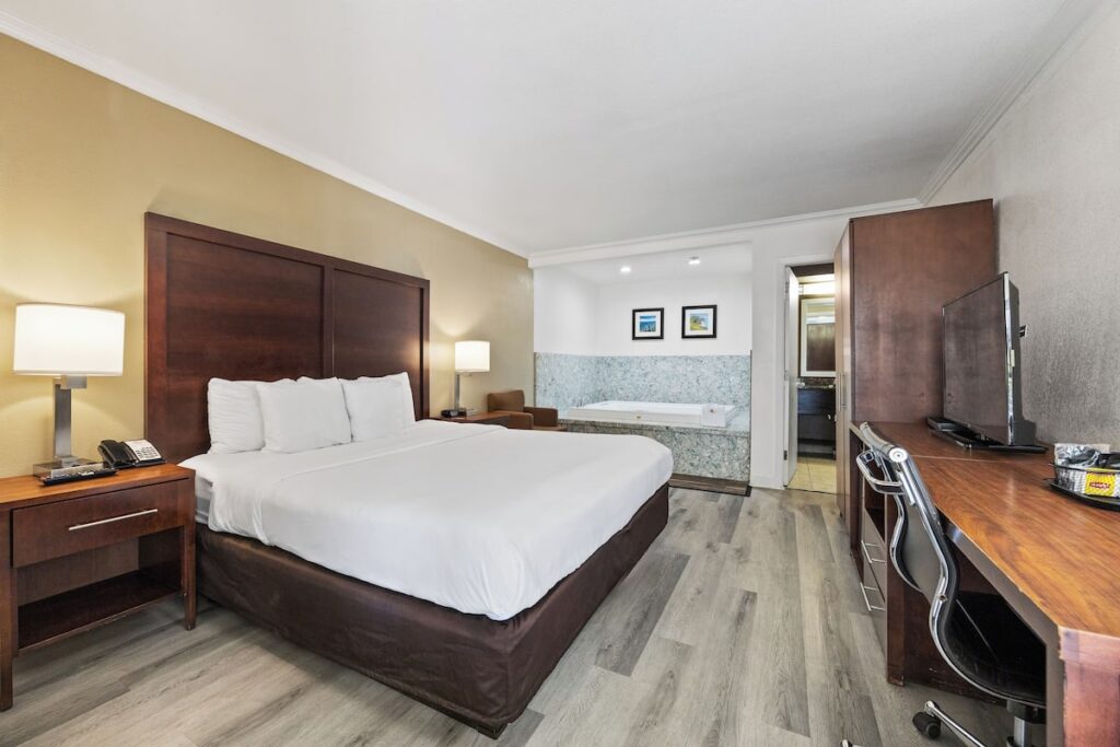 Comfort Inn Santa Cruz - Image 3